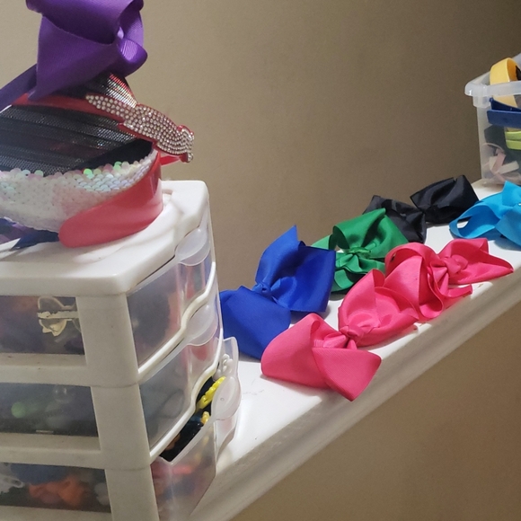 SOLD‼️A bunch of barrettes & headbands - Picture 3 of 3